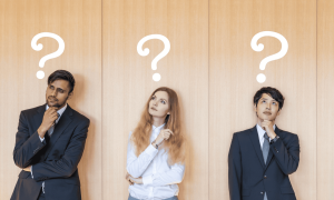 Des personnes qui se questionnent
